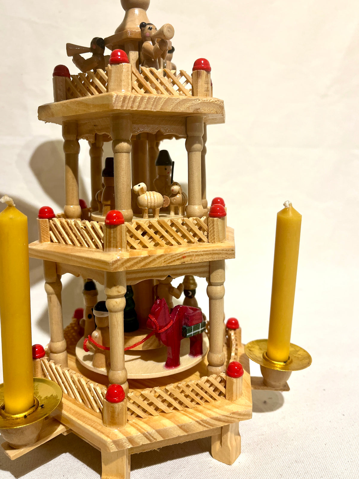 Houten driestaps kerstpiramide