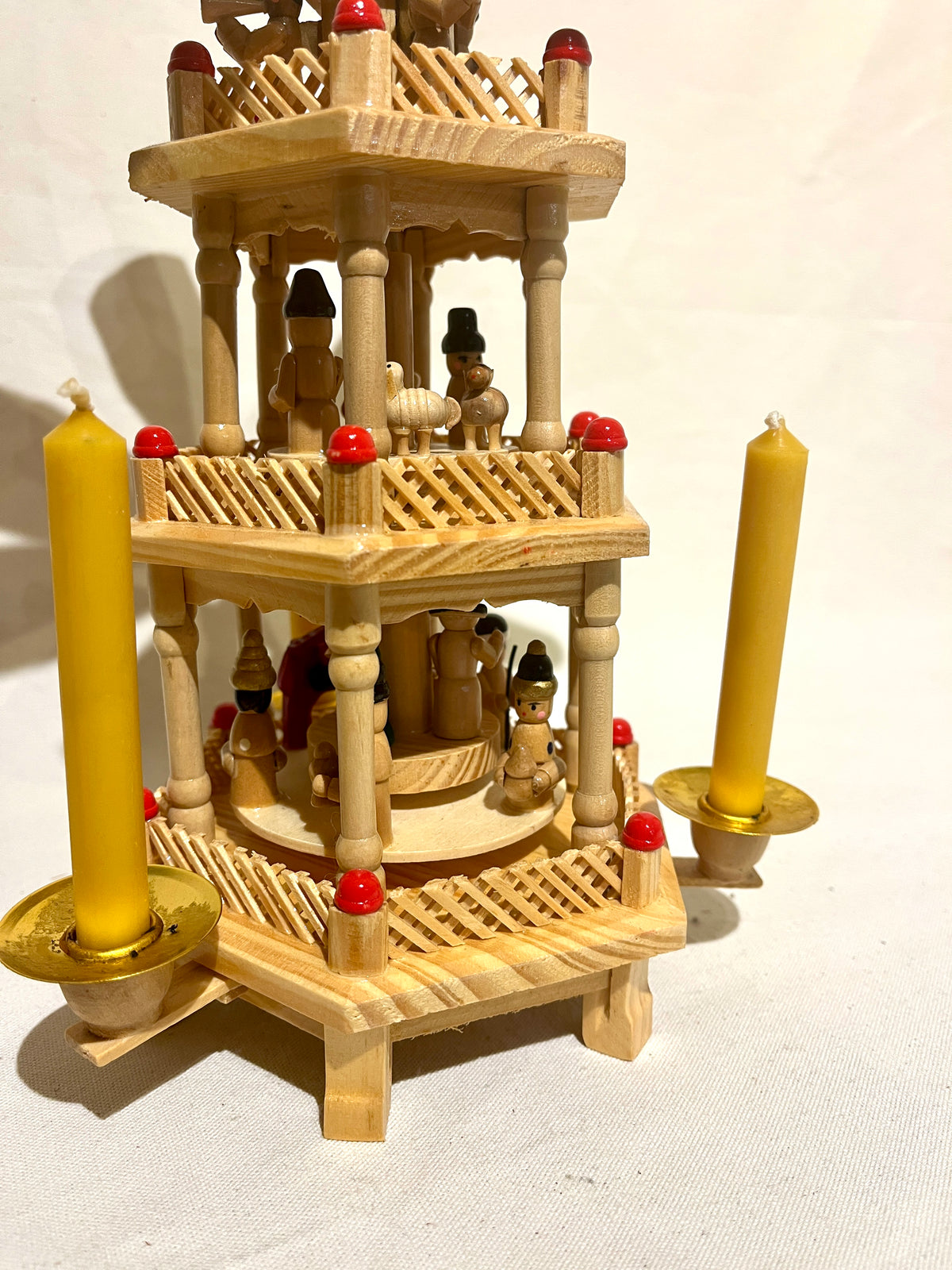 Houten driestaps kerstpiramide