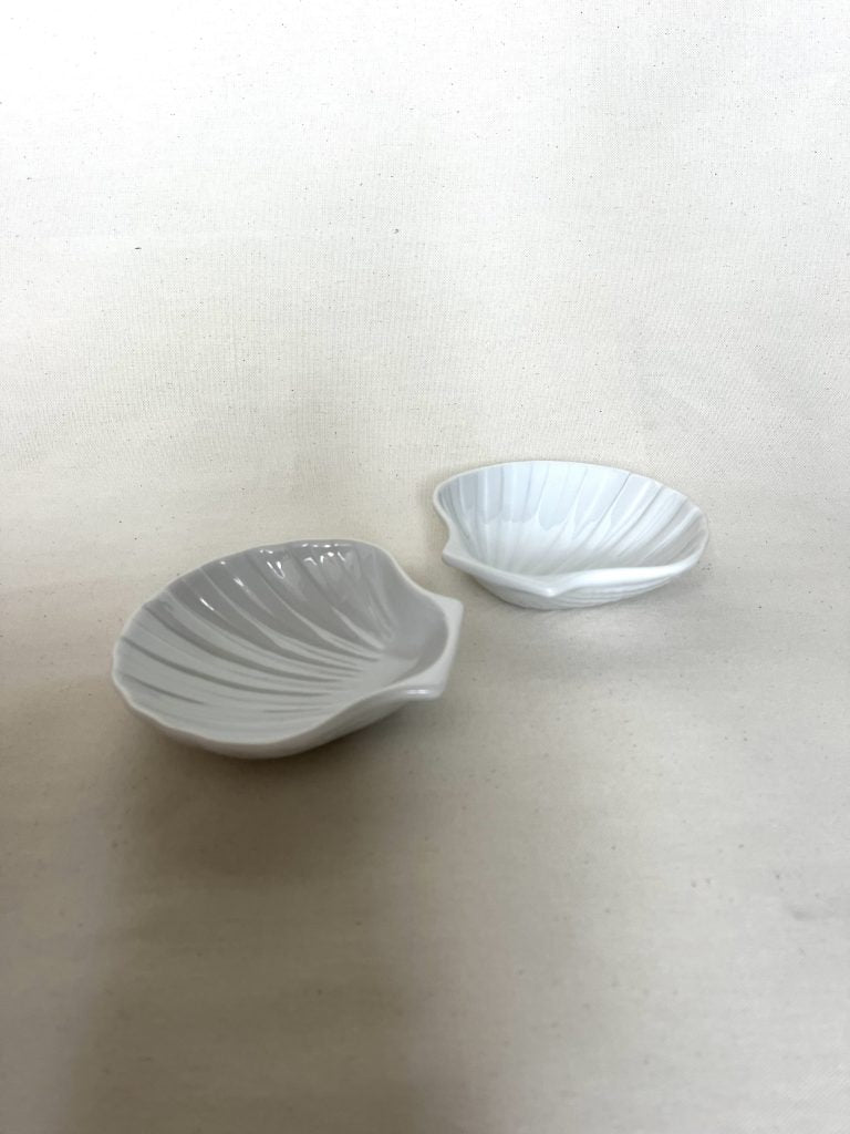 Shell dishes set of 2