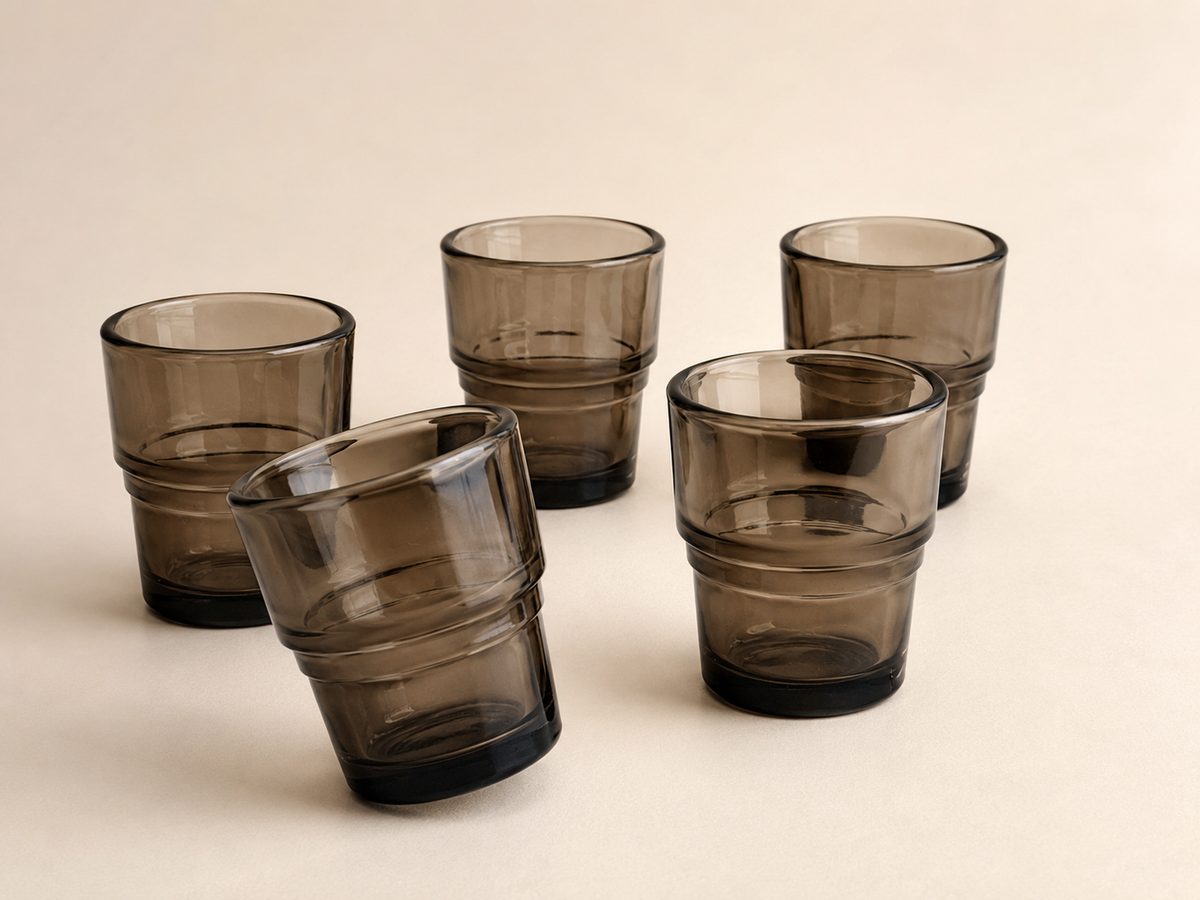Set van vijf Franse wijnglaasjes Smokey glass