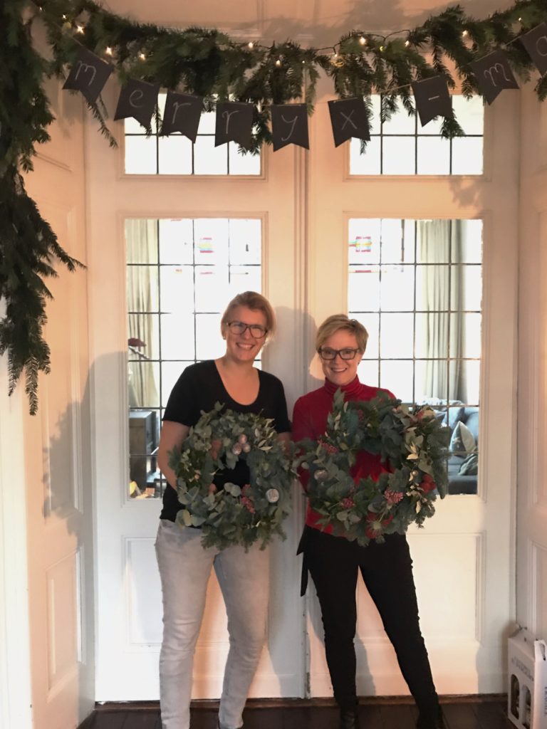SOLD OUT Feestelijke winter workshop, kerstkrans & geurkaars maken.